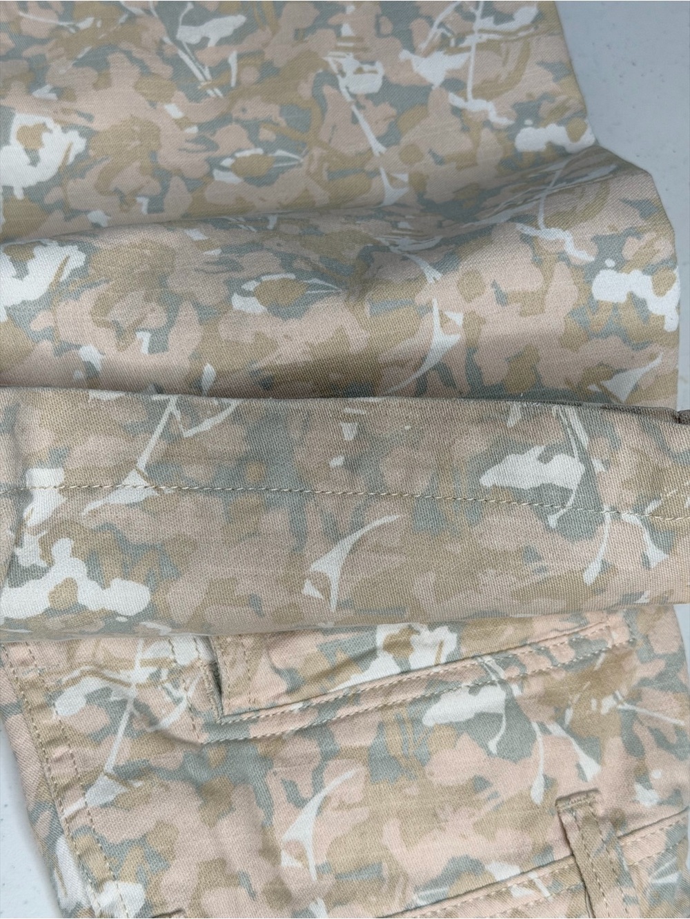 Cotton On Beige Camouflage Floral Cargo Pants Size 4 - Picture 15 of 16